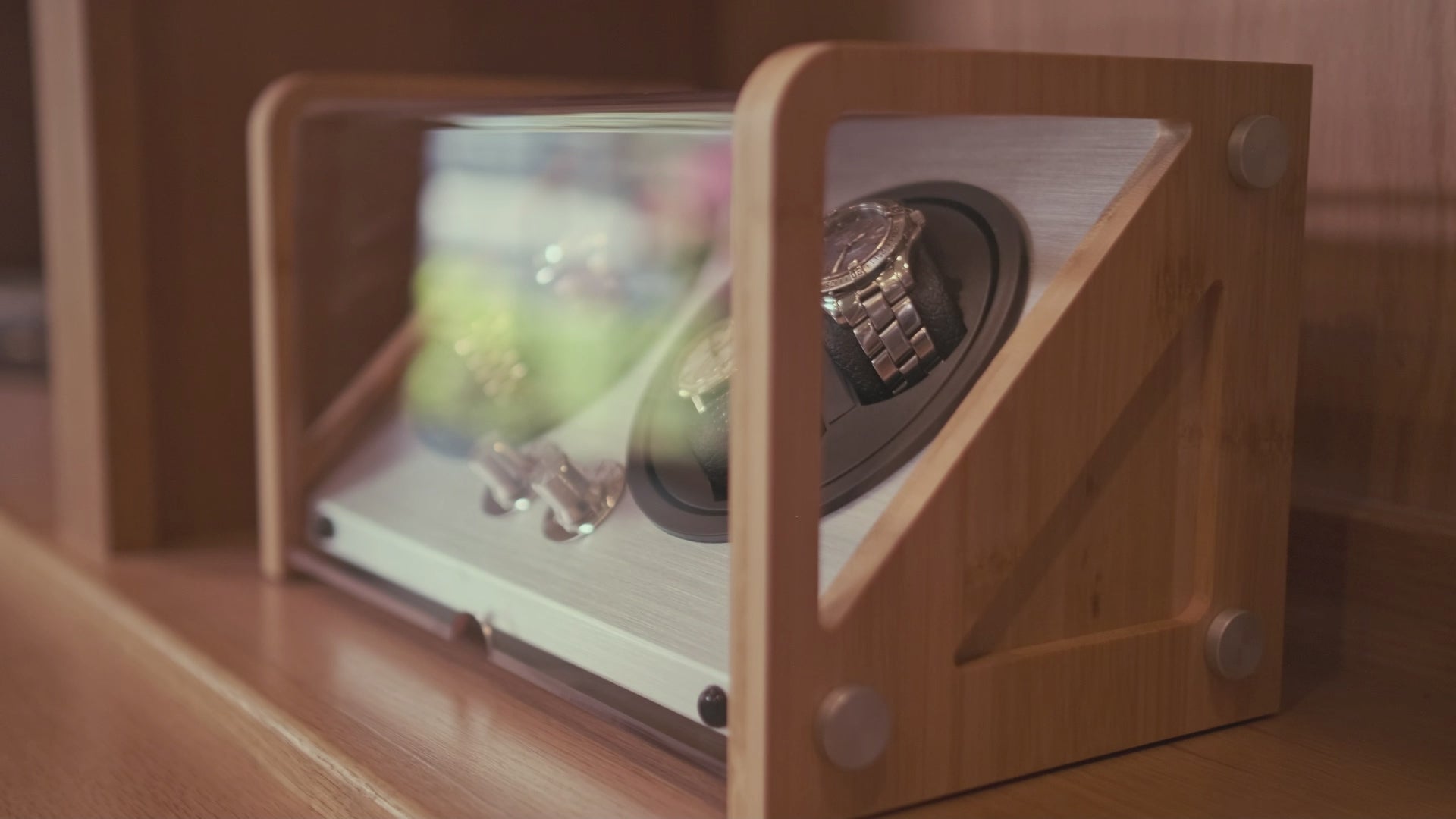 Bamboo Quad Watch Winder product video showing four automatic watches winding